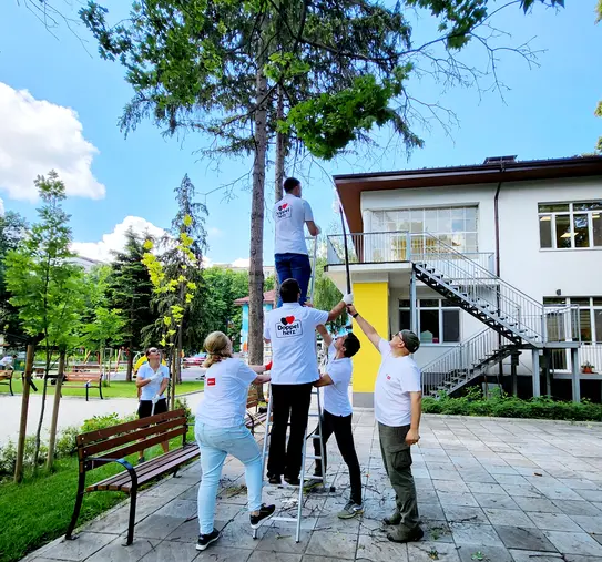 Снимка на екипа на Допелхерц на доброволчески ден във фондация "За Нашите Деца"