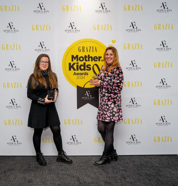 Служители на Куайсер Фарма с награда за  "Най-добър детски пробиотик" на Mother & Kids Awards